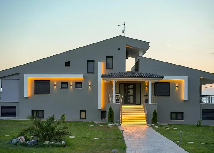 Llanaj 1 By Luxlikehome
