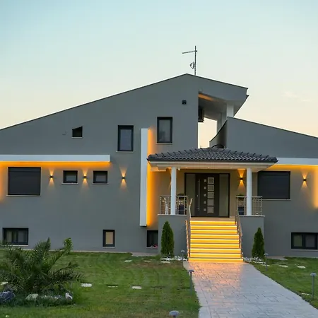 Llanaj 1 By Luxlikehome
